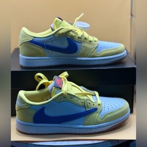 Travis Scott Jordan 1 Low Canary Size 5.5